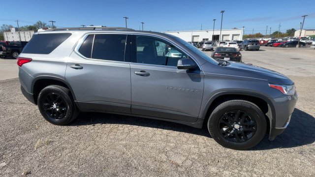 Used 2021 Chevrolet Traverse LT FWD image 3