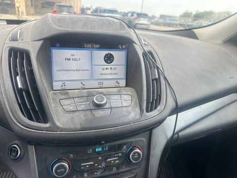 Used 2019 Ford Escape SE FWD image 11
