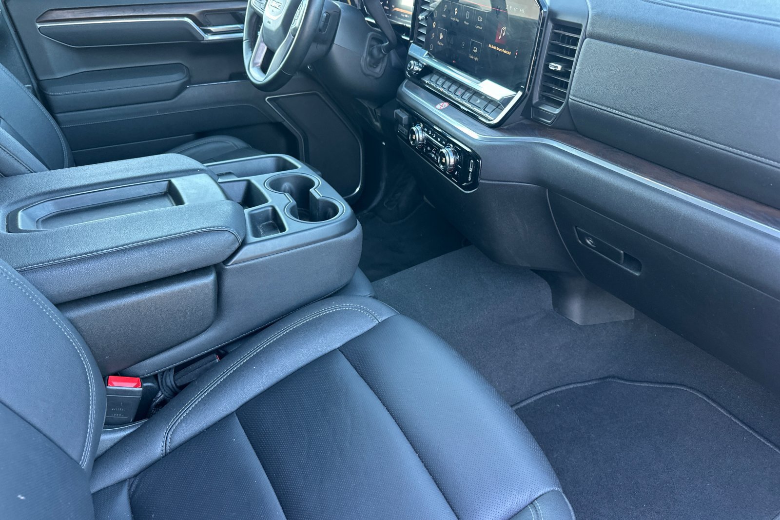 Used 2026 GMC Sierra 1500 SLT AWD/4WD image 19