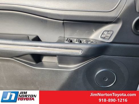 Used 2024 Ford Expedition Max XLT image 25