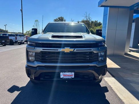 Used 2024 Chevrolet Silverado 2500 Custom w/ Custom Value Package image 9