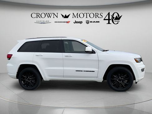Used 2020 Jeep Grand Cherokee Altitude AWD/4WD image 4
