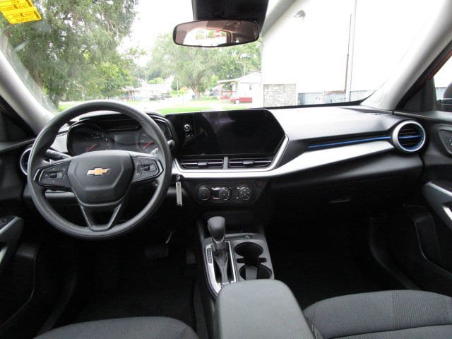 Used 2026 Chevrolet Trax LS FWD image 10