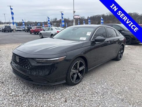 Used 2025 Honda Accord Sport image 3