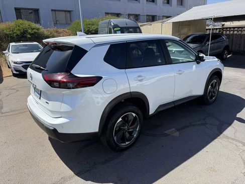 Used 2025 Nissan Rogue SV image 14