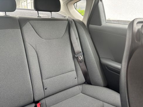 Used 2025 Kia K4 LXS image 36