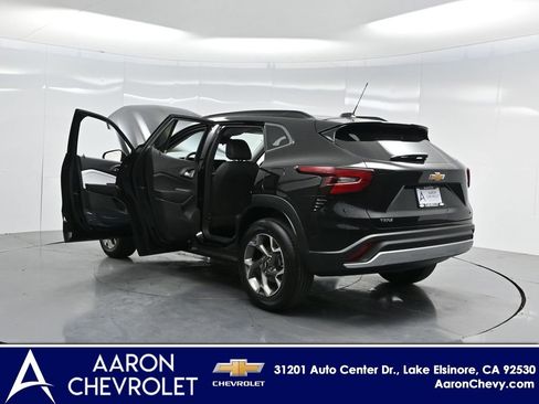 New 2026 Chevrolet Trax LT w/ Sunroof Package image 46