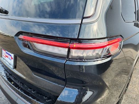 New 2026 Jeep Grand Cherokee L Limited AWD/4WD image 5