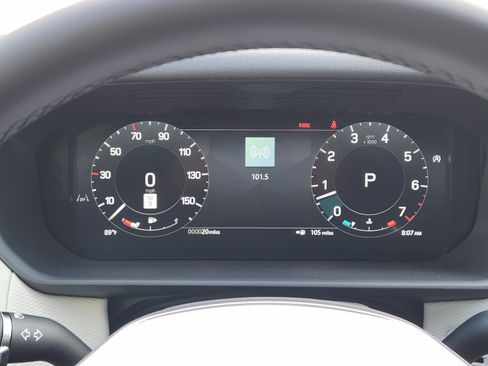 New 2026 Land Rover Discovery Limited Edition AWD/4WD image 11