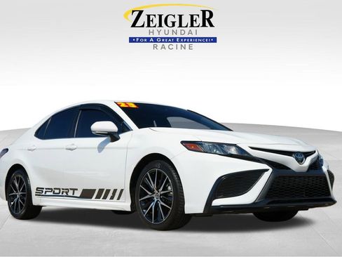 Used 2023 Toyota Camry SE w/ Cold Weather Package image 1