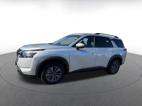 Used 2025 Nissan Pathfinder SV FWD image 8