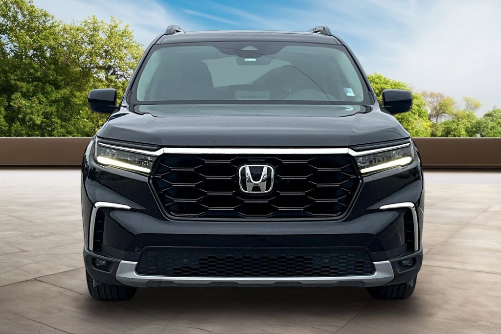 Used 2023 Honda Pilot Touring image 3