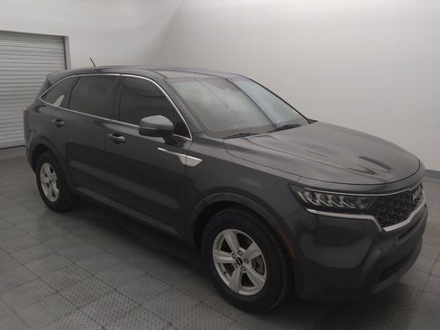 Used 2022 Kia Sorento LX FWD image 11
