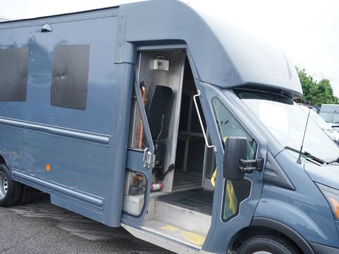 Used 2021 Ford Transit 350 DRW RWD image 14
