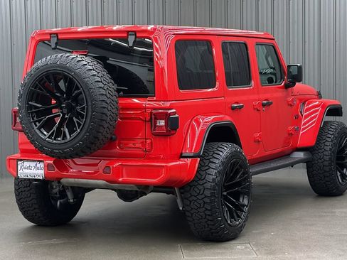 Used 2025 Jeep Wrangler Unlimited Sahara AWD/4WD image 5