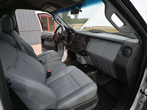 Used 2016 Ford F550 2WD Regular Cab Super Duty image 68