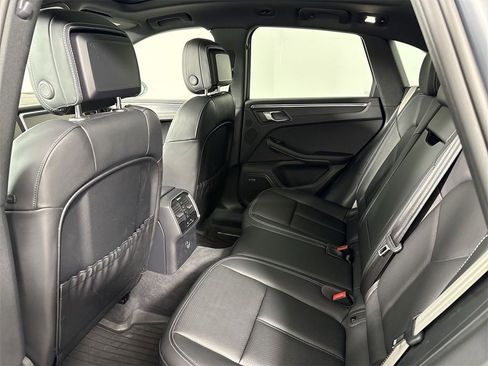 Certified 2025 Porsche Macan GTS image 26