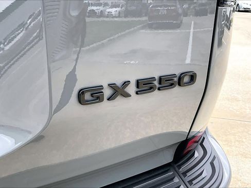 Used 2025 Lexus GX 550 image 10