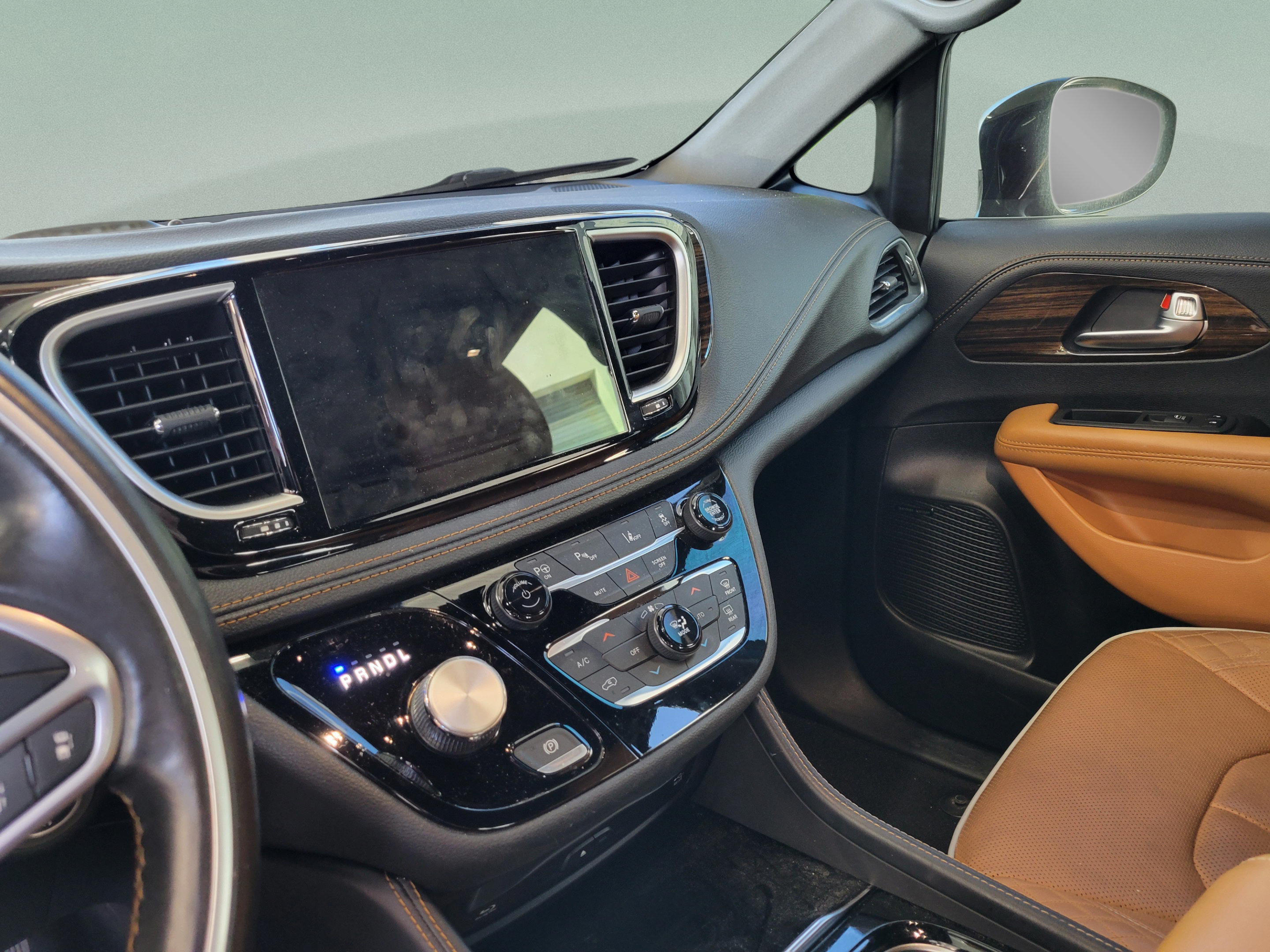 Used 2021 Chrysler Pacifica Pinnacle FWD image 24