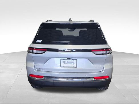 New 2026 Jeep Grand Cherokee Laredo w/ Trailer Tow Package AWD/4WD image 6