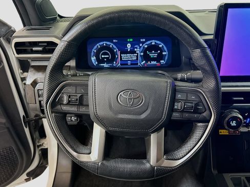 Used 2025 Toyota Tacoma Limited AWD/4WD image 9