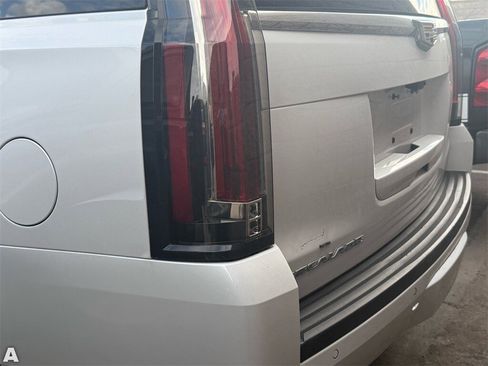 Used 2020 Cadillac Escalade Premium Luxury w/ LPO, Radiant Package image 11