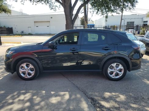 Used 2025 Honda HR-V LX image 3