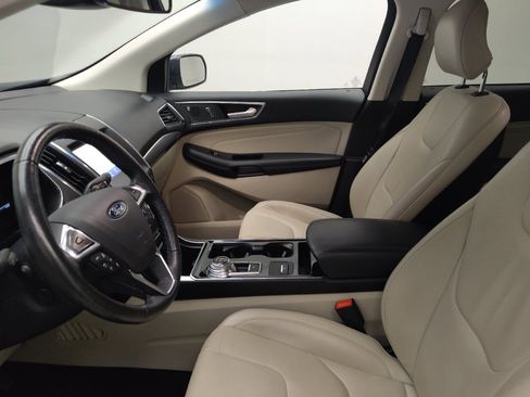 Used 2019 Ford Edge Titanium w/ Cold Weather Package AWD/4WD image 17