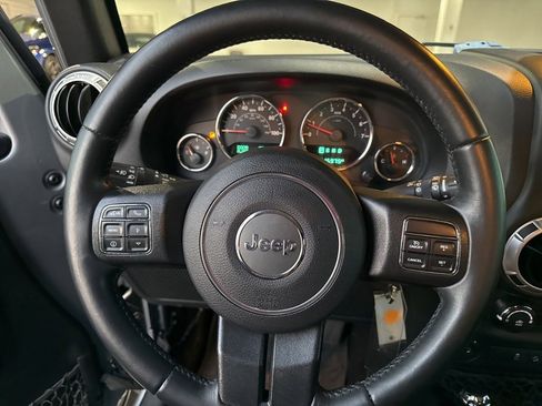 Used 2015 Jeep Wrangler Unlimited Sahara w/ Connectivity Group image 10