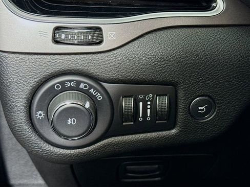 Used 2021 Jeep Cherokee Limited image 11