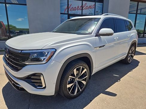 Used 2024 Volkswagen Atlas SEL Premium R-Line AWD/4WD image 3