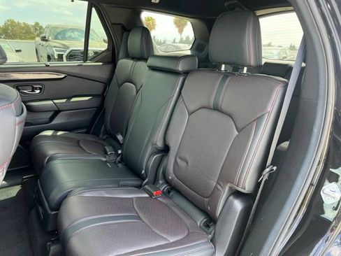 Used 2025 Honda Pilot Black Edition image 18