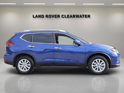 Used 2019 Nissan Rogue SV image 6