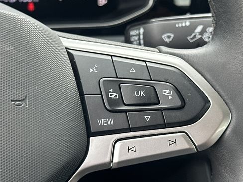 Used 2025 Volkswagen Jetta SE FWD image 25