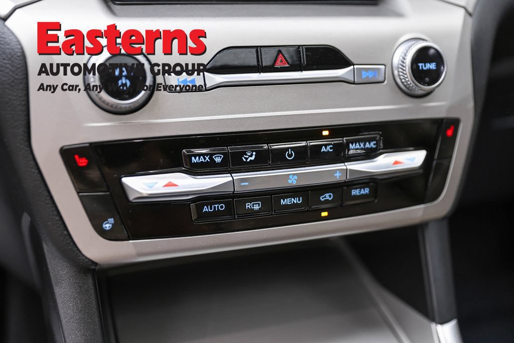 Used 2022 Ford Explorer XLT w/ Equipment Group 202A AWD/4WD image 22