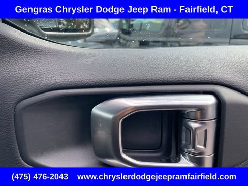 Used 2024 Jeep Wrangler Unlimited Sahara AWD/4WD image 18