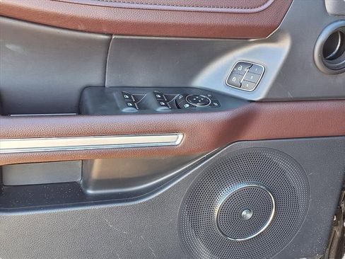 Used 2024 Ford Expedition Limited image 18