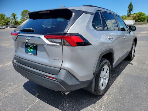 Used 2021 Toyota RAV4 XLE FWD image 5