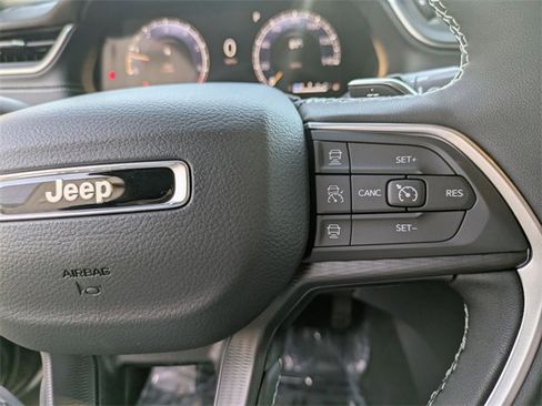 New 2025 Jeep Grand Cherokee Laredo w/ Luxury Tech Group I image 15