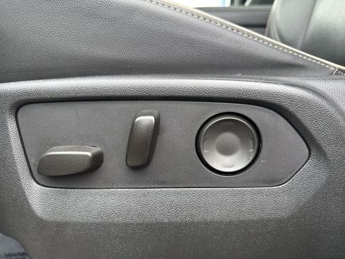 Used 2021 Chevrolet Suburban Premier w/ Premium Package image 14