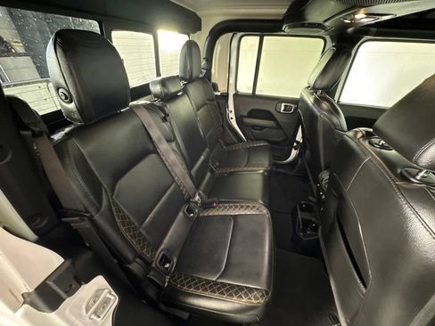 Certified 2021 Jeep Gladiator Overland AWD/4WD image 34