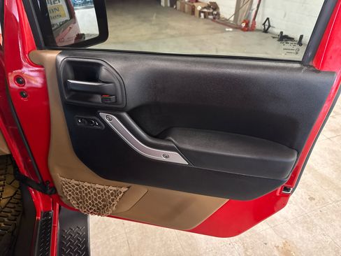 Used 2013 Jeep Wrangler Unlimited Sahara w/ Connectivity Group image 55