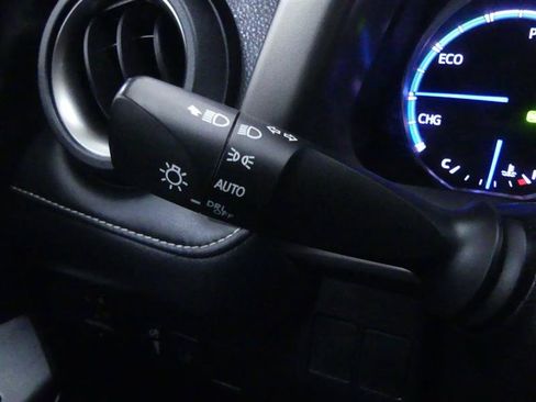 Used 2018 Toyota RAV4 LE AWD/4WD image 17