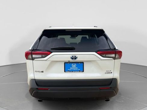 Used 2022 Toyota RAV4 XLE Premium AWD/4WD image 5