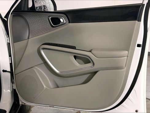 Used 2025 Kia Soul LX image 25