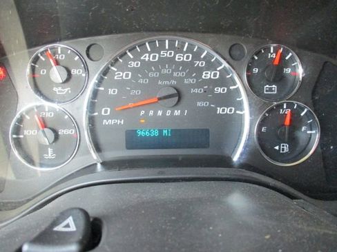 Used 2017 Chevrolet Express 3500 Extended image 15