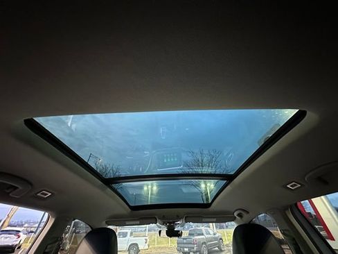 Used 2024 Volkswagen Atlas Peak Edition SE image 30