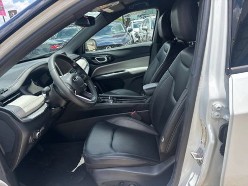 Used 2025 Jeep Compass Limited AWD/4WD image 28