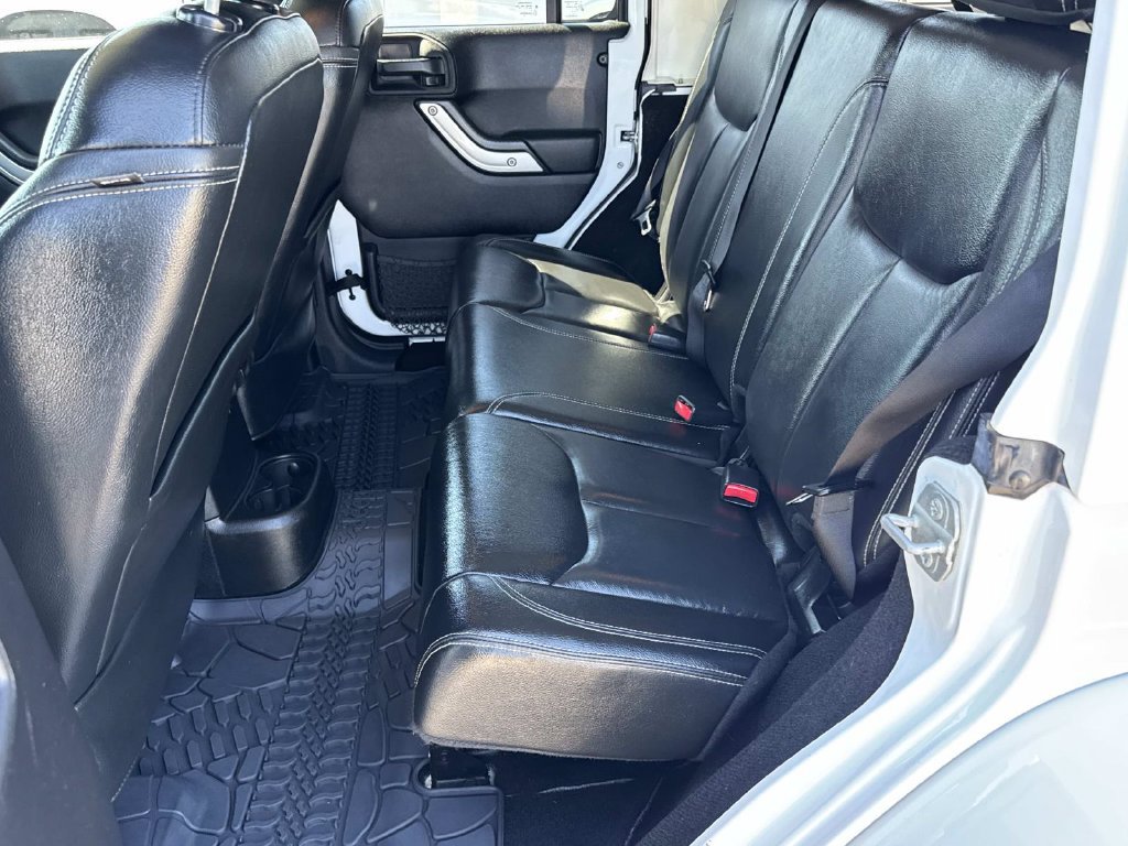 Used 2015 Jeep Wrangler Unlimited Rubicon AWD/4WD image 10