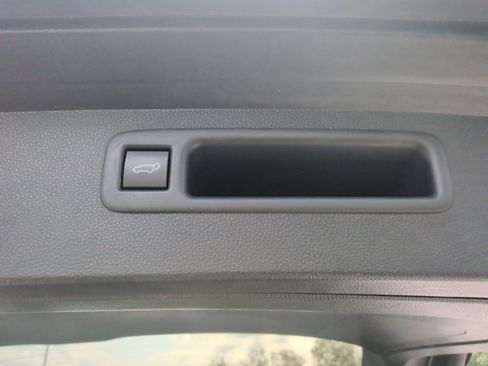 Used 2021 Toyota Highlander LE image 35